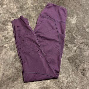 Members mark capri leggings with pockets in a mauve color, size medium.